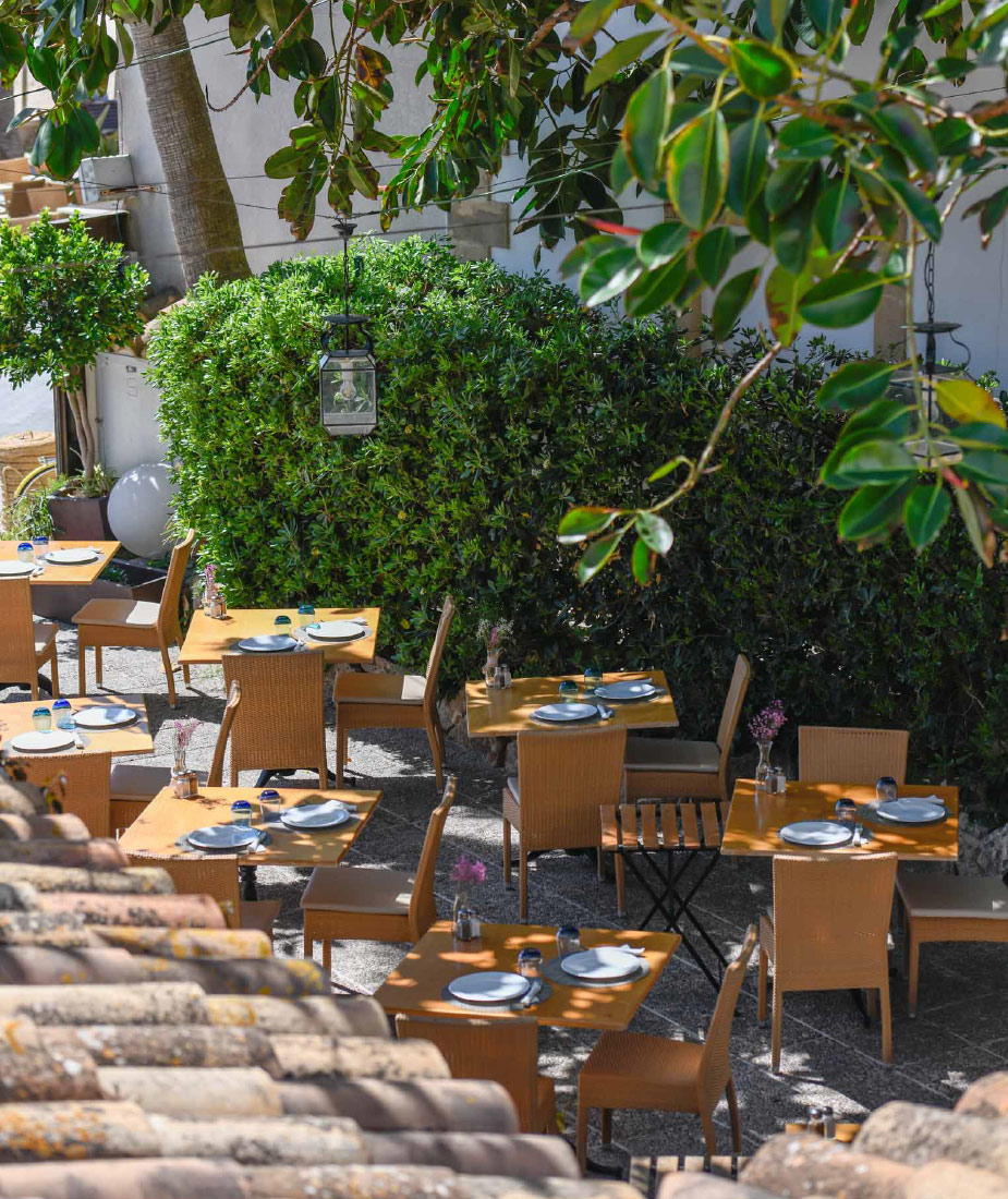 terraza exterior restaurant corbmarí